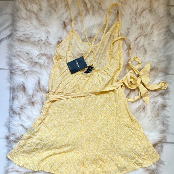 NWT Forever 21 Yellow Women's Summer Romper Size Small - Picture 4 of 6